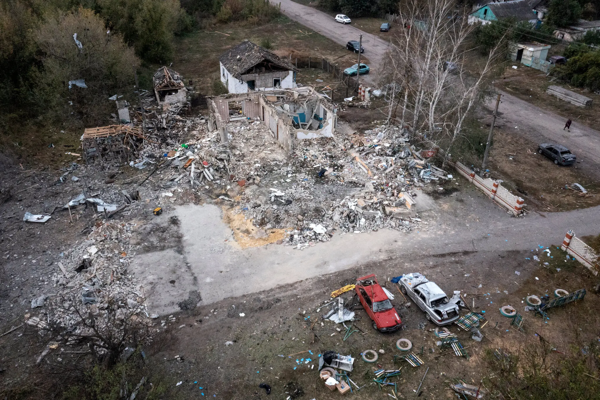 Зйомка з повітря місця теракту в селі Гроза під Харковом у п'ятницю